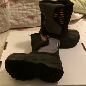 Kid’s champion thermal winter/rain boots.Size 5. Black&gray with orange stripes